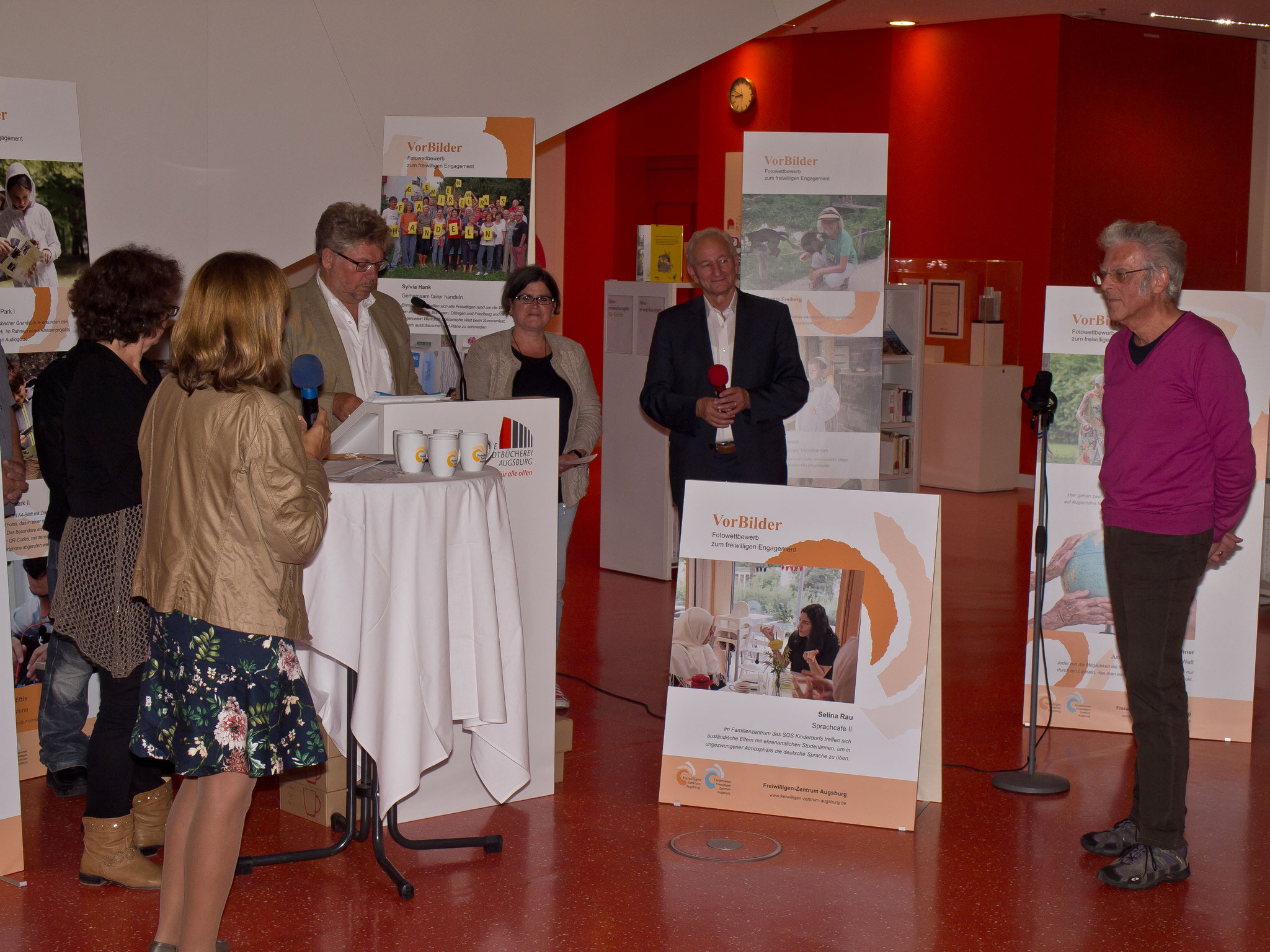 VorBilder Vernissage Stadtbücherei Augsburg 14.09.17 - Freiwilligen-Zentrum Augsburg - Foto: Robert Hösle