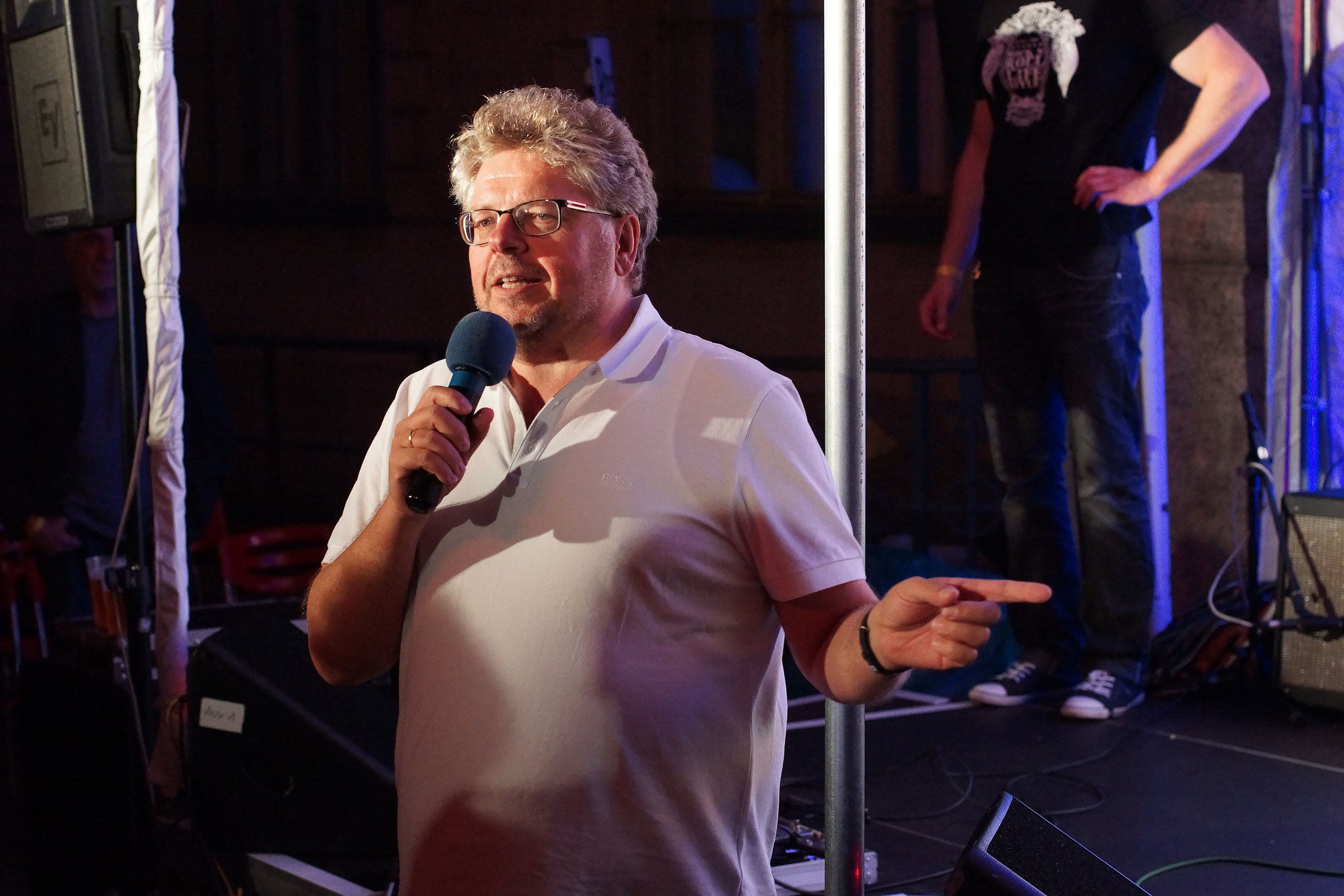 Konzerte im Bürgerhof 08.07.17 Wolfgang Krell - Freiwilligen-Zentrum Augsburg - Foto: Crayfish