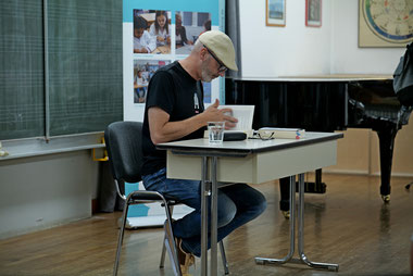 Peter Grandl liest aus seinem Buch Turmschatten vor