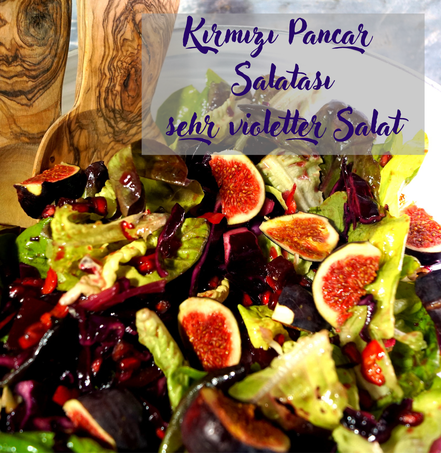 Bunter Herbstsalat mit Rotkohl, Feigen, Roter Beete, Granatapfel und buntem Blattsalat