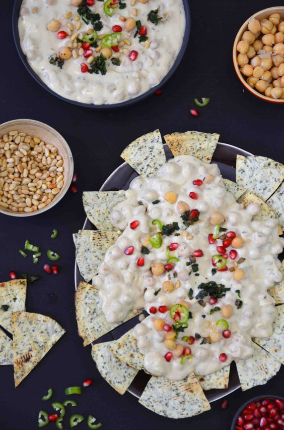 Fatteh vegan: Kichererbsen-Masse auf gerösteten Fladenbrotecken