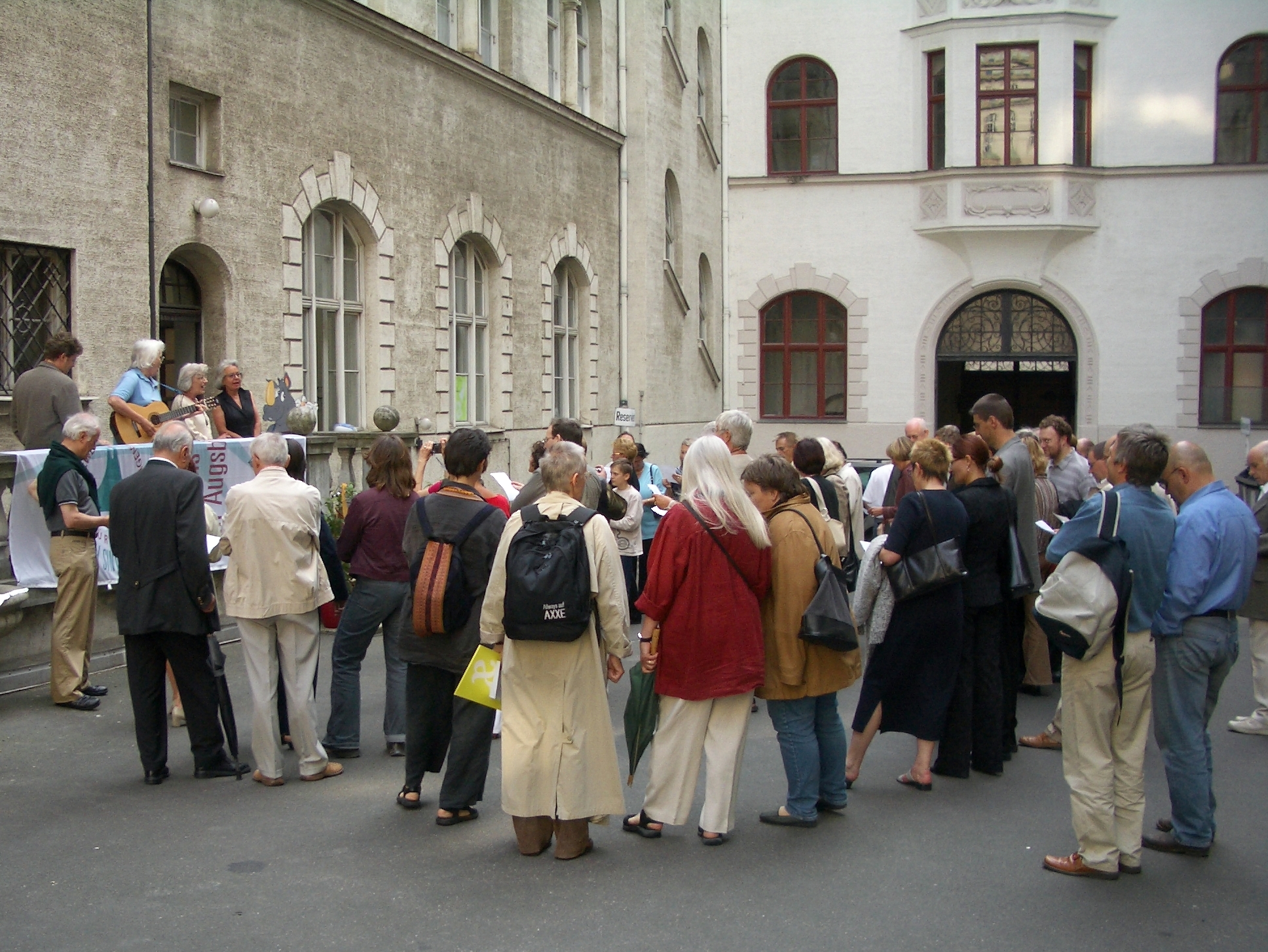 Bürgertreff 01.07.04 "Richtfest" - Foto: Wolfgang F. Lightmaster - Freiwilligen-Zentrum Augsburg